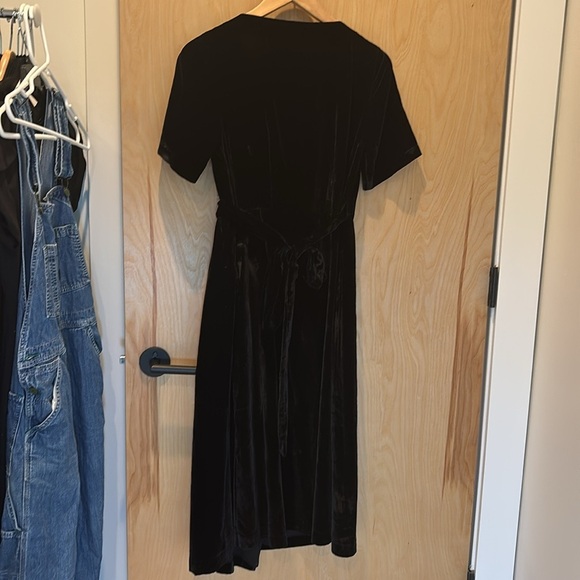 Ann Taylor Wrap Dress Black Velvet Short Sleeve Midi Size 0 - Picture 4 of 6